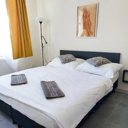 Room For Three Number1 Prague 7 Privatunterkunft *