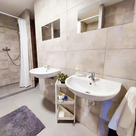 Room For Three Number1 Prague 7 Privatunterkunft *